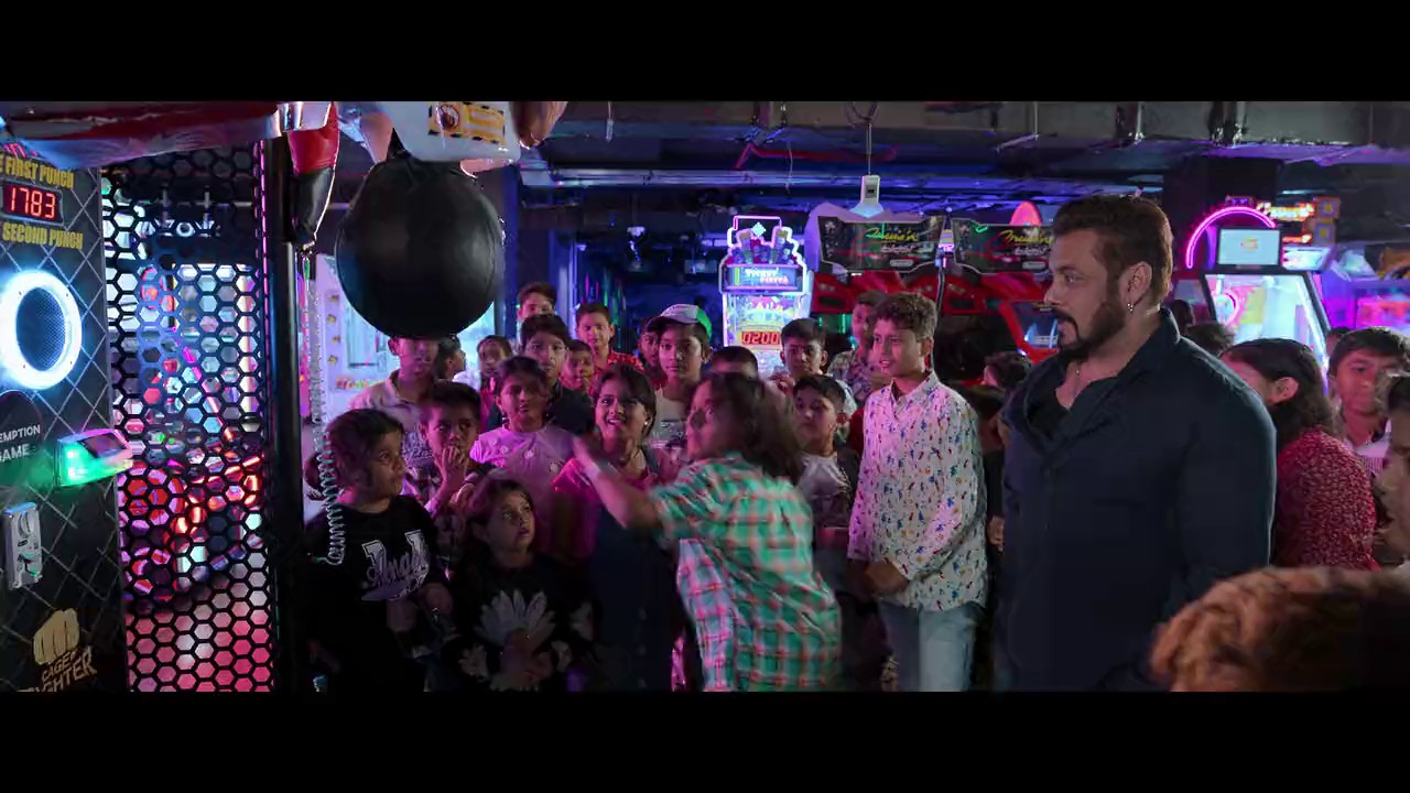 Sikandar (2025) NF WEB-DL Hindi 720p x264 AVC HE-AAC 5.1 ESub CineVood.mkv.0001